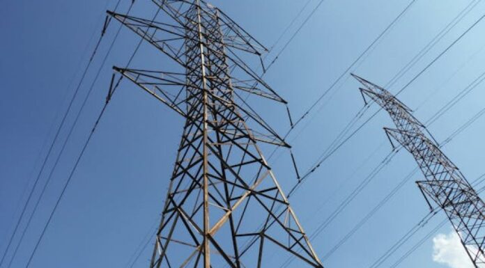 Mii de oameni au rămas fără curent