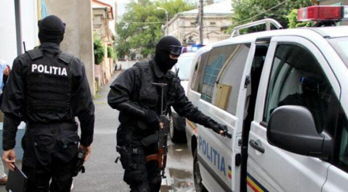 Reținut după ce i-a dat unui bărbat cu parul în cap