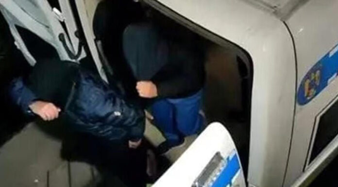 Reținut după ce a spart geamurile unei biserici