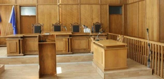 Două decizii luate de judecători în dosarul bătrânului care l-a înjunghiat pe presupusul amant al soției