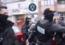 VIDEO: Flagrant într-un dosar de șantaj și camătă, încheiat cu reținerea unui bărbat din Țicleni