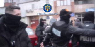 VIDEO: Flagrant într-un dosar de șantaj și camătă, încheiat cu reținerea unui bărbat din Țicleni