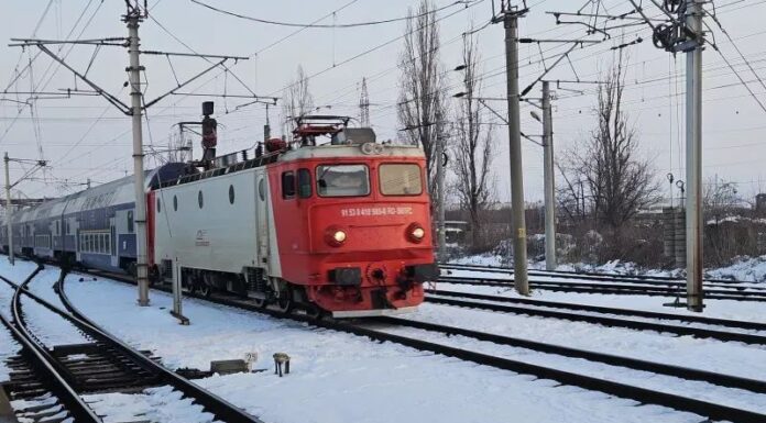 Un tren Târgu Jiu – București a avut o întârziere de 75 de minute