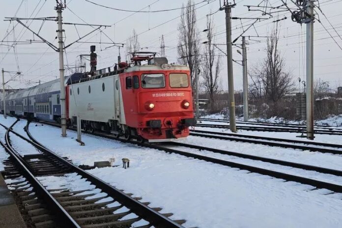 Un tren Târgu Jiu – București a avut o întârziere de 75 de minute