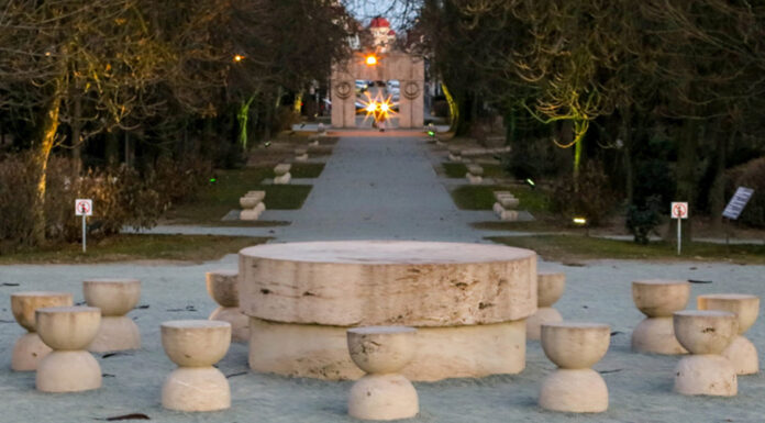 Ansamblul Monumental ridicat la Târgu-Jiu între 1937-1938 – Ansamblul Monumental al lui Constantin Brâncuşi este considerat, pe bună dreptate, un lăcaş al meditaţiei profunde şi al respectului datorat unei bogăţii nepreţuite!