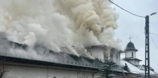 VIDEO: Incendiu puternic la Mănăstirea Sfânta Treime, în timpul slujbei