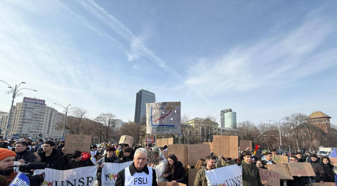 Dascălii au protestat la Guvern și se pregătesc de greva generală