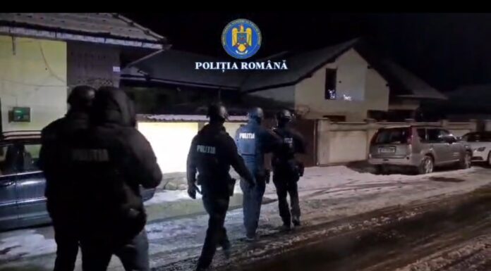 VIDEO: Fals avocat, reținut de polițiști