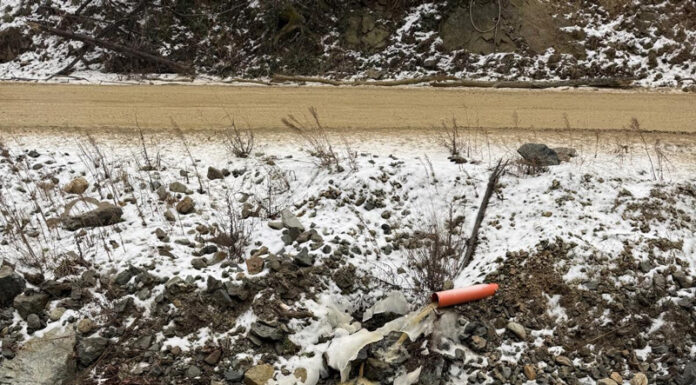 Deversa apele uzate în râu. Amendă de 40.000 de lei