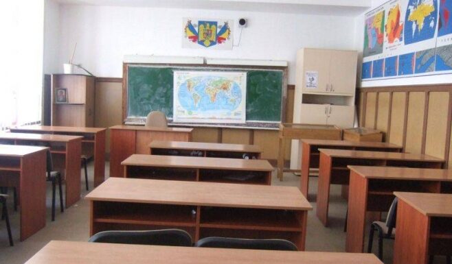 Elevii din Motru fac în continuare ore de acasă. Ce soluții există pentru școli