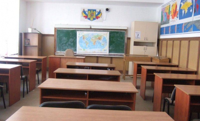 Elevii din Motru fac în continuare ore de acasă. Ce soluții există pentru școli