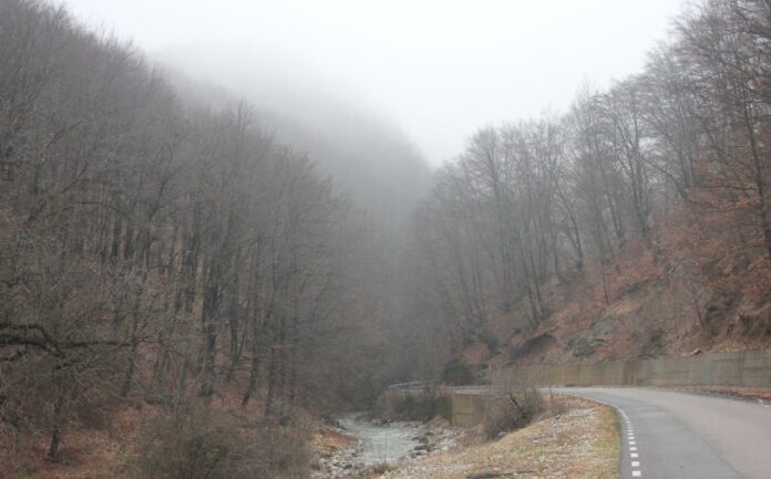 Nostalgii de iarnă – La mijloc de Făurar, revenire pe Dâlma Cucutelor din lumea carstului gorjean