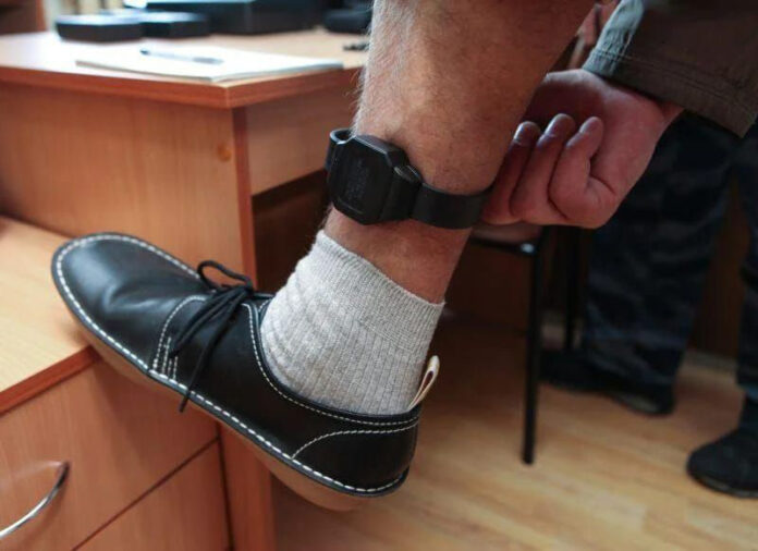 Târgujian prins după ce a rupt brățara electronică și a aruncat-o în Jiu, de teamă să nu fie arestat