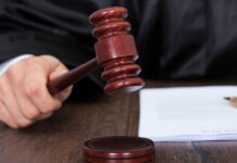 Condamnat pentru că a condus beat prin sat și cu polițistul în căruță!