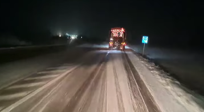 Ninge în Oltenia. 160 de utilaje pe drumurile naționale