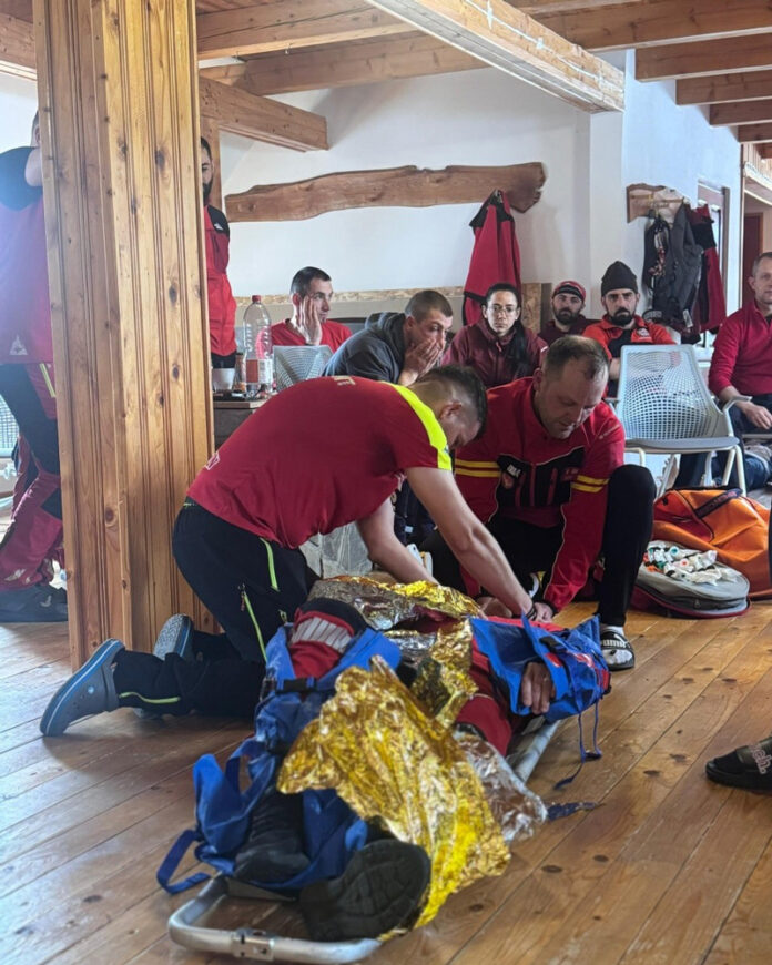Evaluare Națională Salvamont – La Padina sunt și salvatorii montani din Gorj