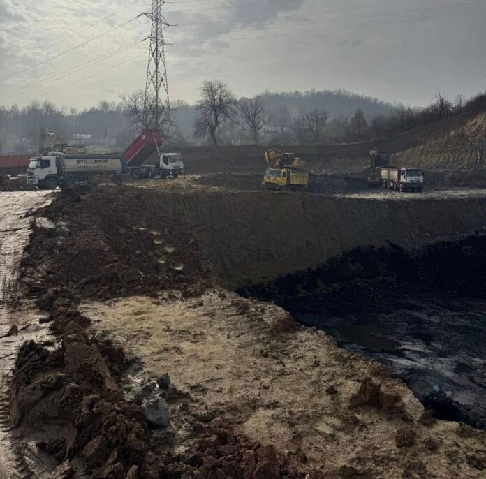 A furat de la locul de muncă! Excavatorist trimis după gratii