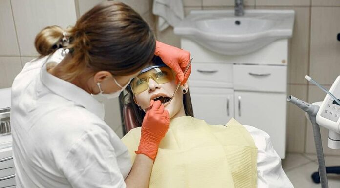 Componentele esențiale ale echipamentului complet pentru personalul unei clinici dentare