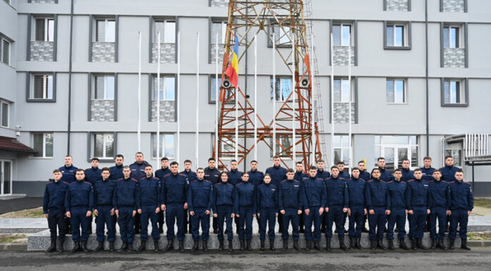 Zeci de elevi, în practică la Jandarmeria Gorj