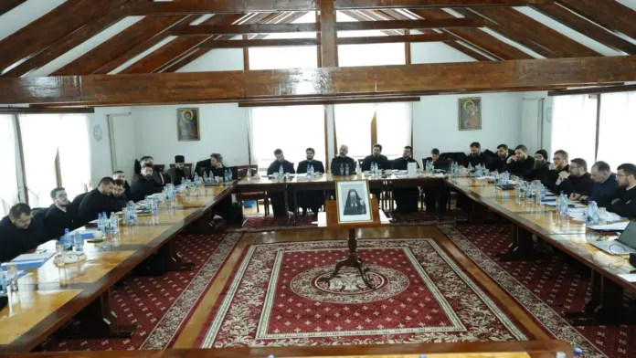 Preoți și studenți teologi, reuniți la Mănăstirea Tismana pentru formare catehetică
