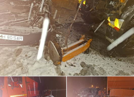 Un microbuz a intrat într-un utilaj de deszăpezire