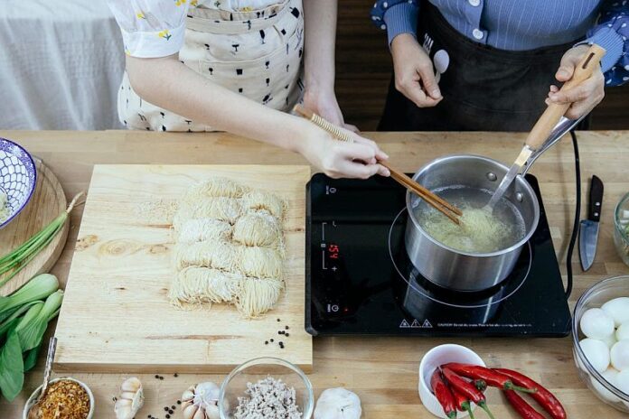 pexels-katerina-holmes-5907916