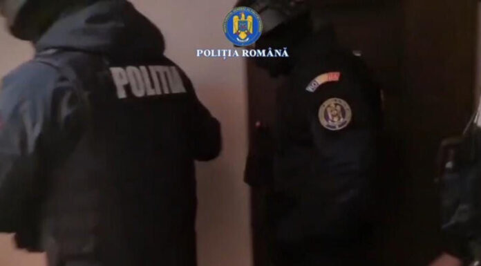 Reținut după ce și-a lovit iubita cu pumnii în cap