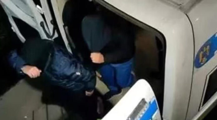 Șofer lovit cu pumnul de un bărbat, pentru că nu l-a lăsat să urce cu alcool în microbuz