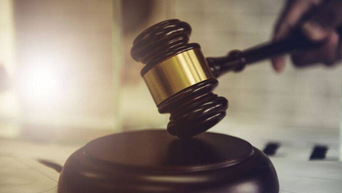 O nouă decizie luată de judecători pentru adolescentul acuzat că și-a înjunghiat mortal bunica