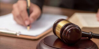 Prima sentință pentru bătrânul care l-a înjunghiat pe presupusul amant al soției