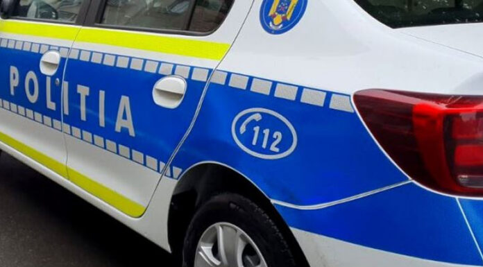 Șofer lovit cu pumnul de un bărbat supărat că nu l-a lăsat să urce cu alcool în microbuz