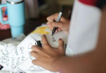 Tricouri personalizate ca instrument de marketing – cum să le folosești eficient