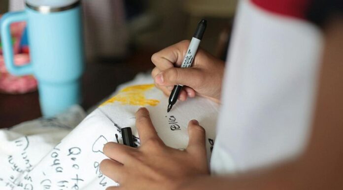 Tricouri personalizate ca instrument de marketing – cum să le folosești eficient