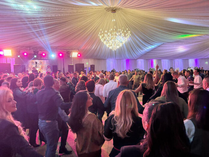 Balul Vânătorilor, o petrecere cu sute de participanți la Târgu Jiu