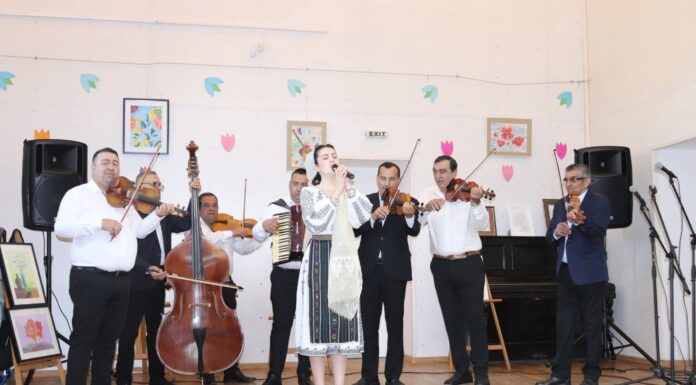 Tabăra „Lăutarii și rapsozii Gorjului” continuă azi la Târgu Cărbunești