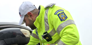 Flori oferite de polițiști, în trafic, de 1 Martie