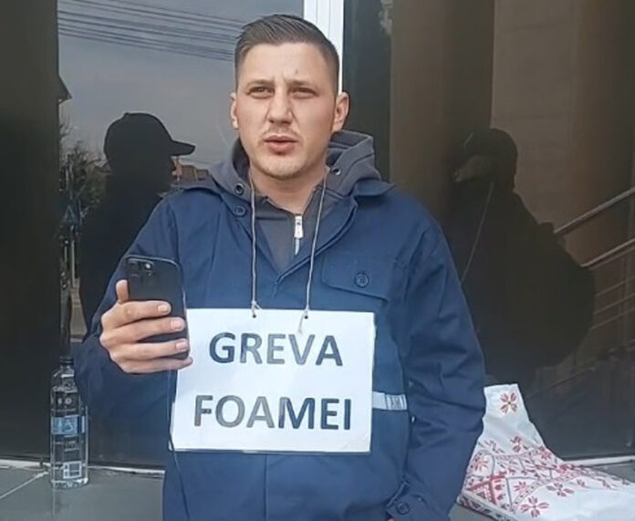 O femeie care suferă de o boală incurabilă a venit lângă angajații aflați în greva foamei la CEO pentru a-i susține!