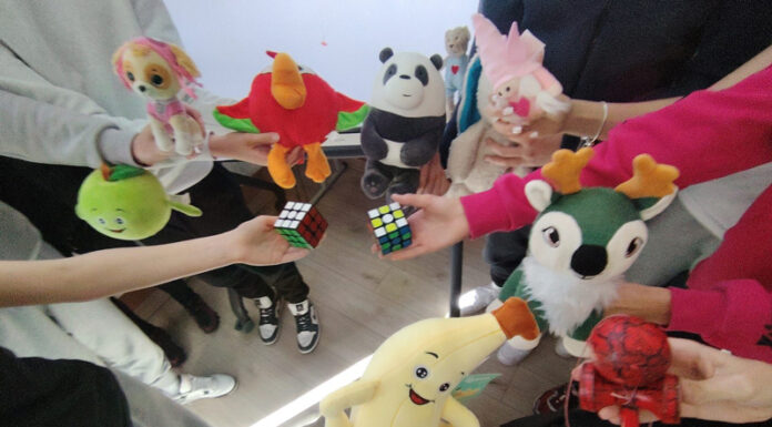 Elevii de la ,,Săvoiu” au donat jucării în campania ,,Gorjeanul”