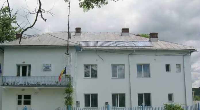 Bani publici pierduți în vadul pârâului, la Căpreni! Consiliul Local a aprobat dezafectarea unei platforme construită fără avize