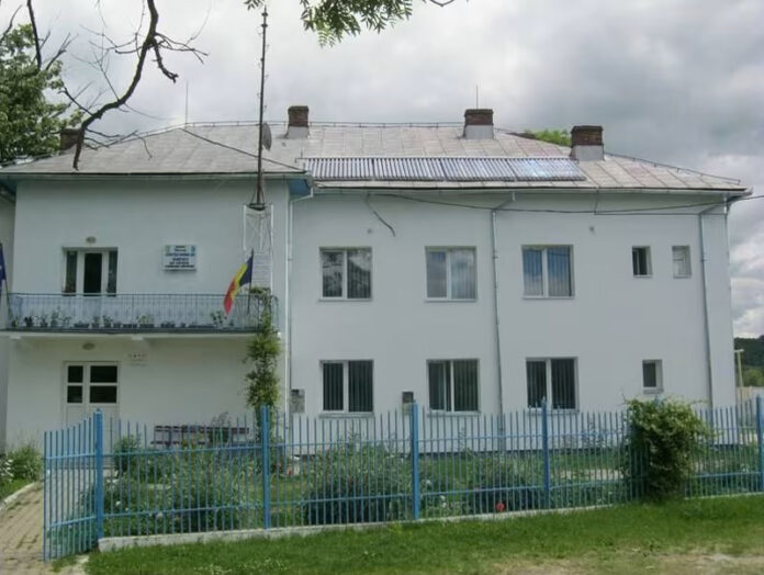 Bani publici pierduți în vadul pârâului, la Căpreni! Consiliul Local a aprobat dezafectarea unei platforme construită fără avize