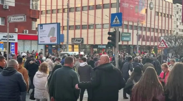 Protest uriaș al minerilor la Târgu Jiu! Ciocniri cu jandarmii. ,,Bolojane, nu uita, asta nu e țara ta!”