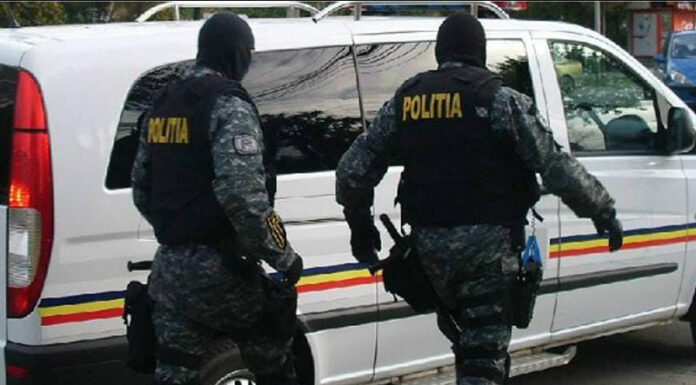 Scandal între vecini, încheiat cu reținere, din cauză că muzica era dată prea tare