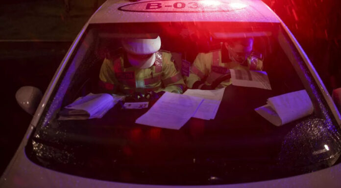 Prins la miezul nopții, în timp ce conducea un autoturism neînmatriculat