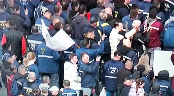 Mare protest la București: Minerii se ceartă cu jandarmii