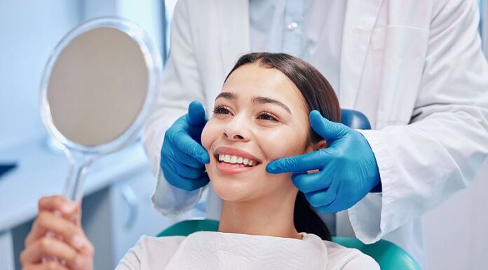 Când se recomandă dantura fixă pe implanturi