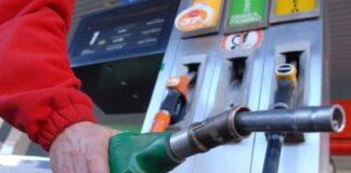 Carburanții, între volatilitate și promisiuni. Guvernul trebuie să acționeze rapid