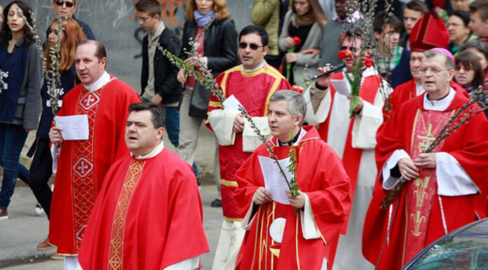 Creștinii catolici sărbătoresc Duminica Floriilor