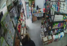 VIDEO: Filmată când fura o brățară!