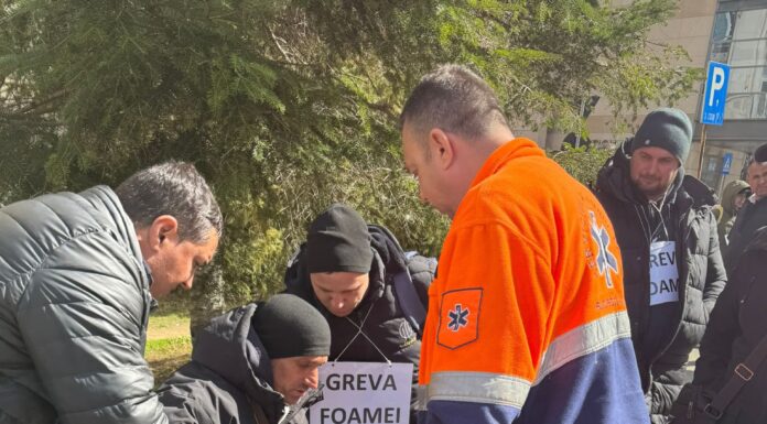 Peste 60 de oameni, în a treia zi de grevă a foamei!