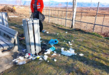Drumarii, supărați pe gunoaiele menajere aruncate în parcări